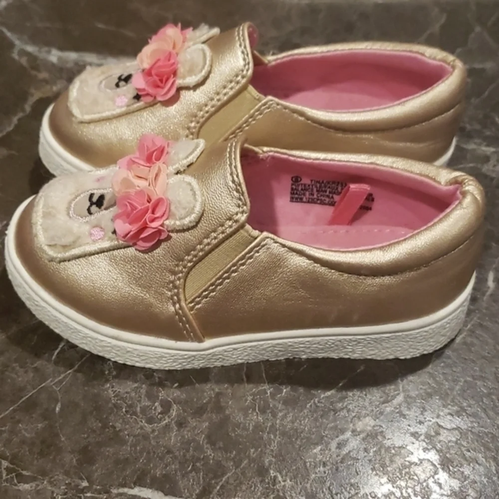 BC‎ footwear, Toddler Girls shoe, size 6, gold with llama/floral design